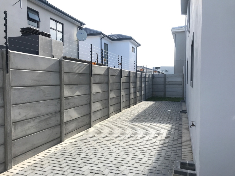 To Let 4 Bedroom Property for Rent in Parklands North Western Cape